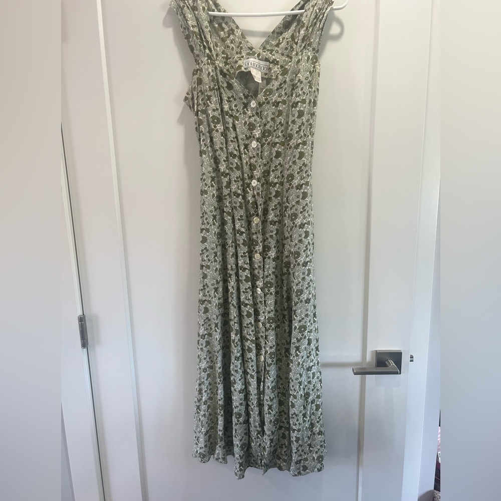⭐️Vintage Green and White Floral Buttoned Sundress
